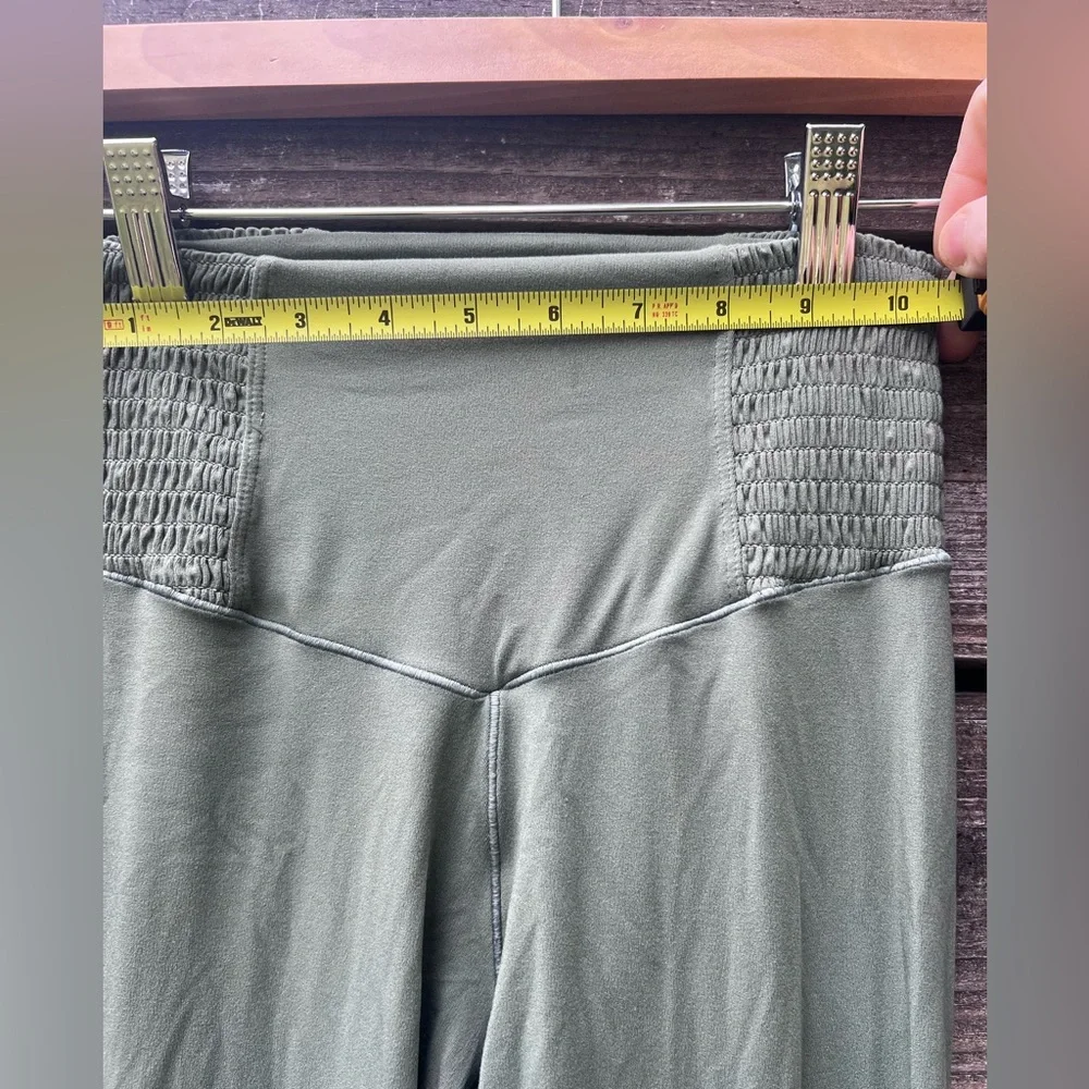 Aerie & Victoria’s Secret Sport Workout Set Sage Green Leopard Print Pockets - Picture 4 of 16